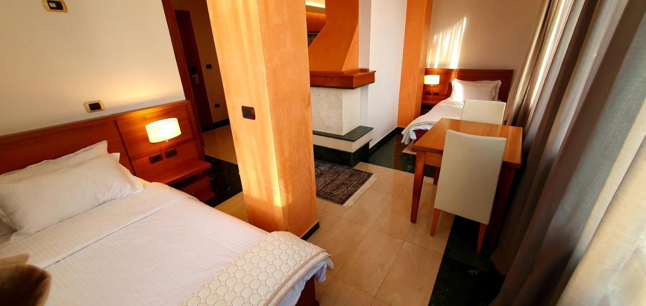 Nov Hotel Tiranë Ngoại thất bức ảnh