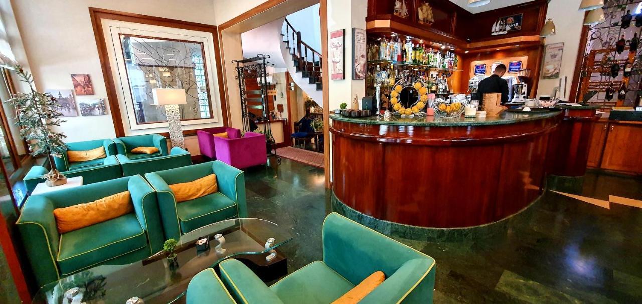 Nov Hotel Tiranë Ngoại thất bức ảnh