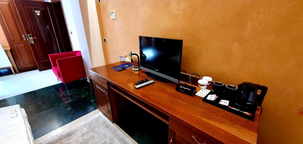 Nov Hotel Tiranë Ngoại thất bức ảnh