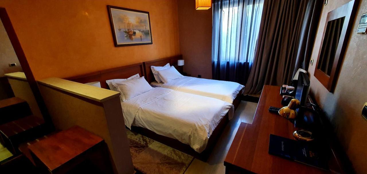 Nov Hotel Tiranë Ngoại thất bức ảnh