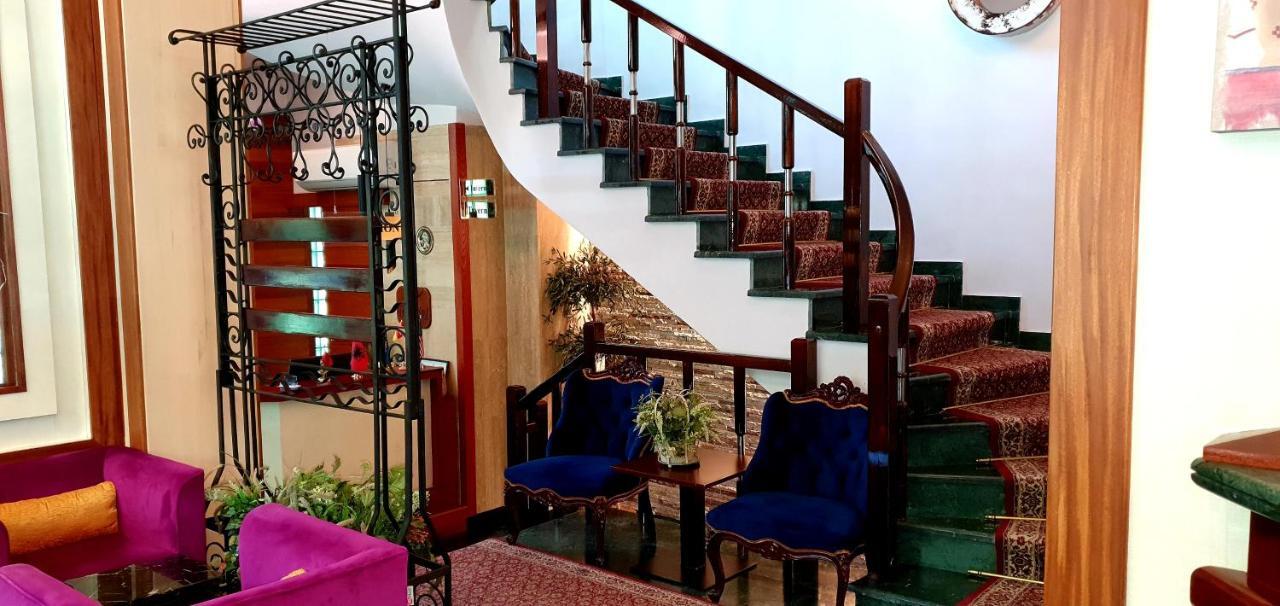 Nov Hotel Tiranë Ngoại thất bức ảnh