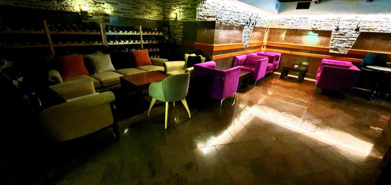 Nov Hotel Tiranë Ngoại thất bức ảnh