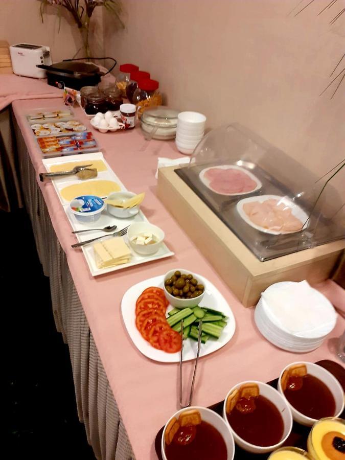 Nov Hotel Tiranë Ngoại thất bức ảnh