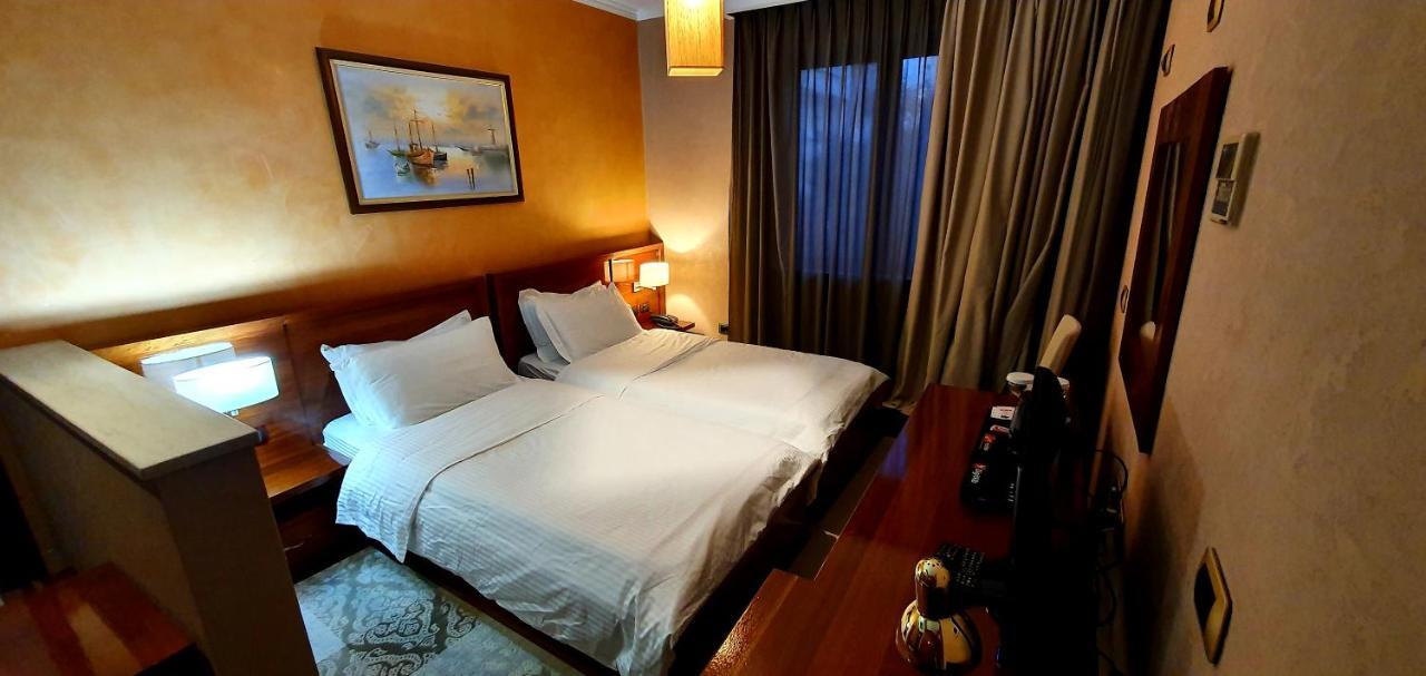Nov Hotel Tiranë Ngoại thất bức ảnh