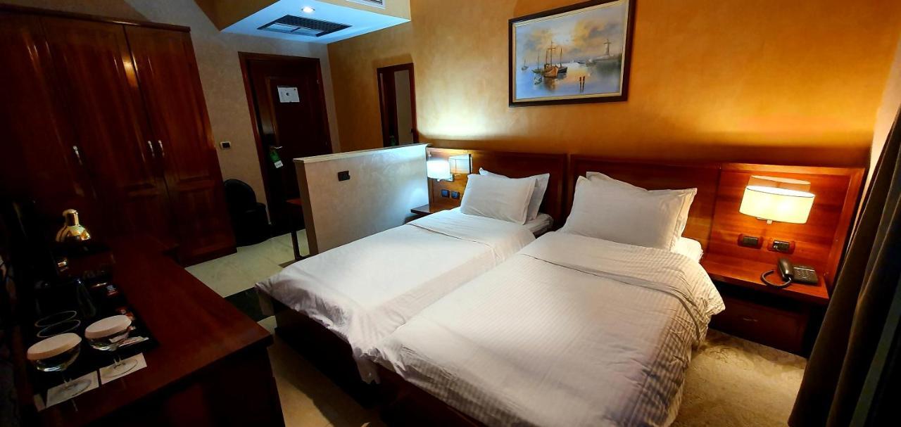 Nov Hotel Tiranë Ngoại thất bức ảnh
