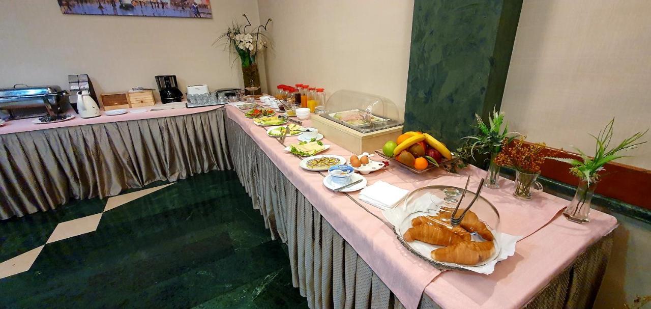Nov Hotel Tiranë Ngoại thất bức ảnh
